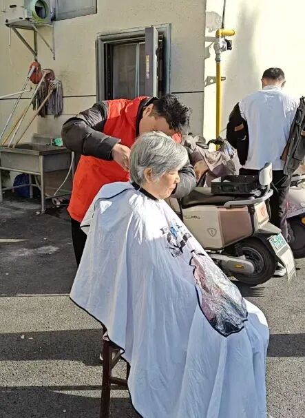 25年剪出公益的温度